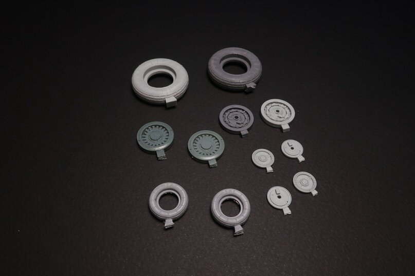 Разноцветная смола невысокого качества.