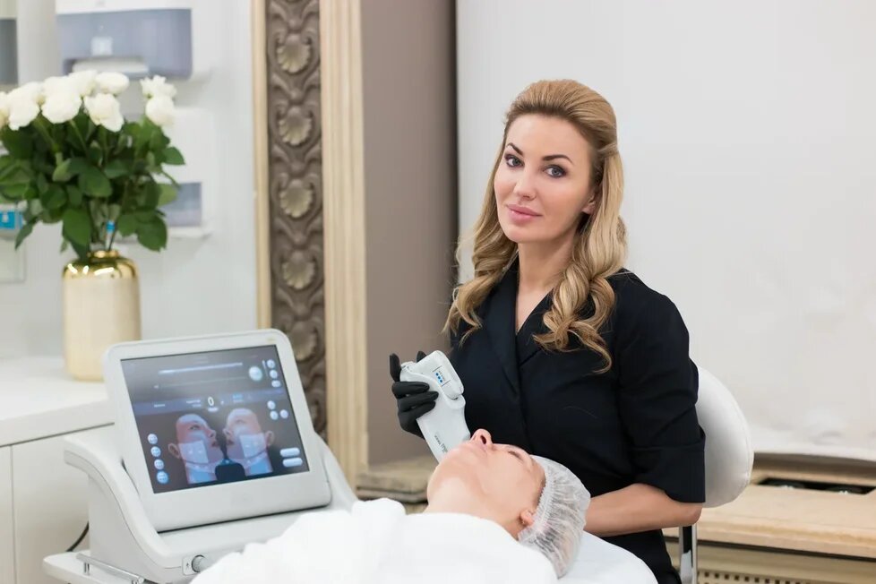 ботулинотерапия • disport. лена перминова 2022. советы по уходу за кожей лица зимой. клиника косметологии волгоград. фотосъемка косметолога.