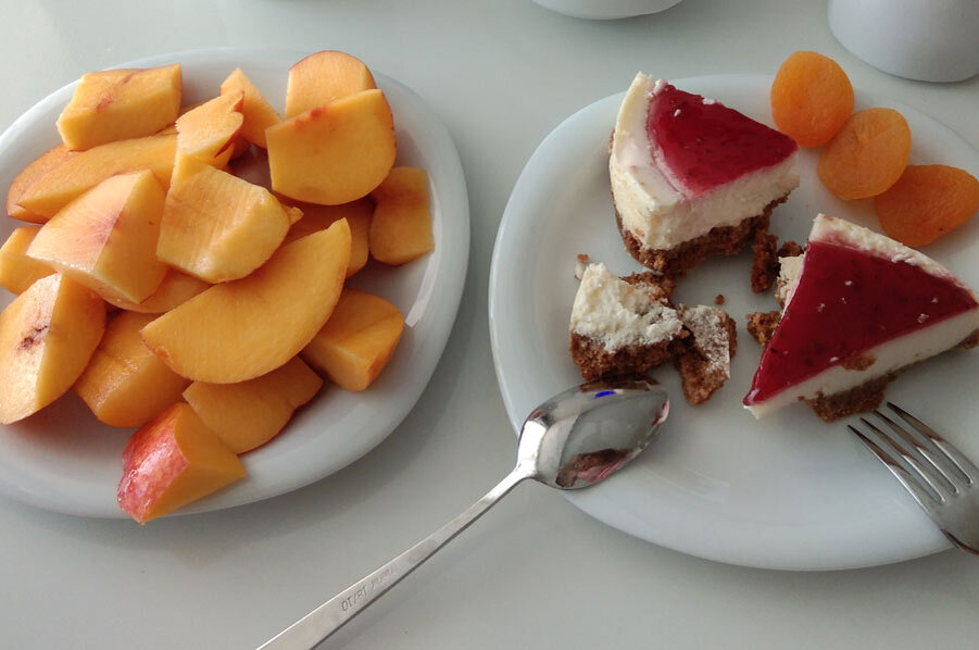 Простой и домашний перекус - чизкейк с персиком