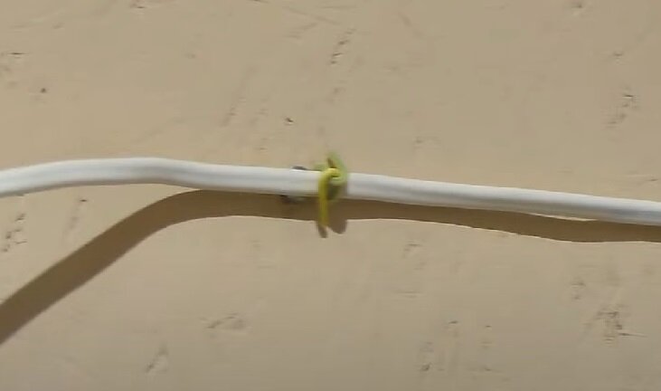 как закрепить кабель без сверления