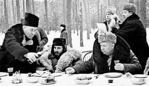 Так спаивали Фиделя Кастро... Фото из открытых (и сытых!) источников.