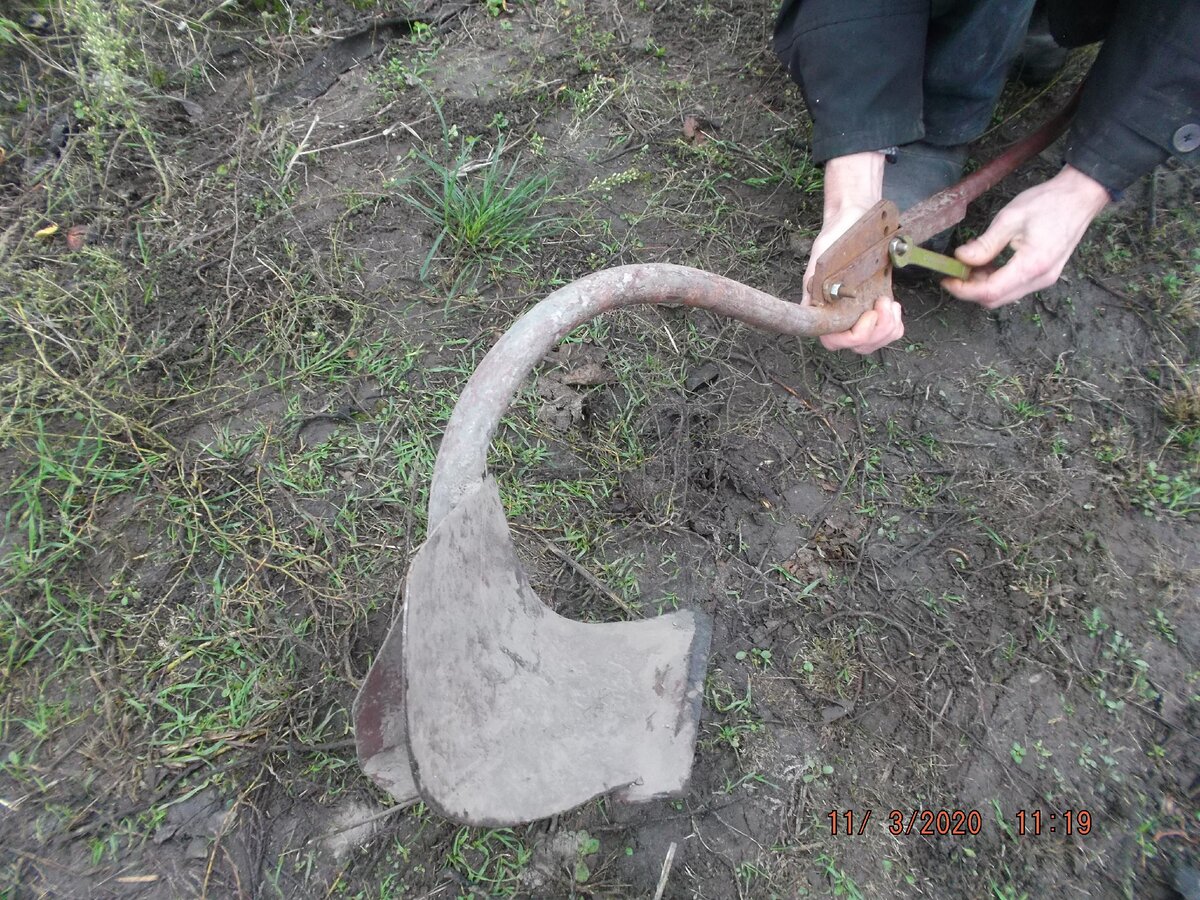 Плуг разборной, и можно регулировать глубину вспашки