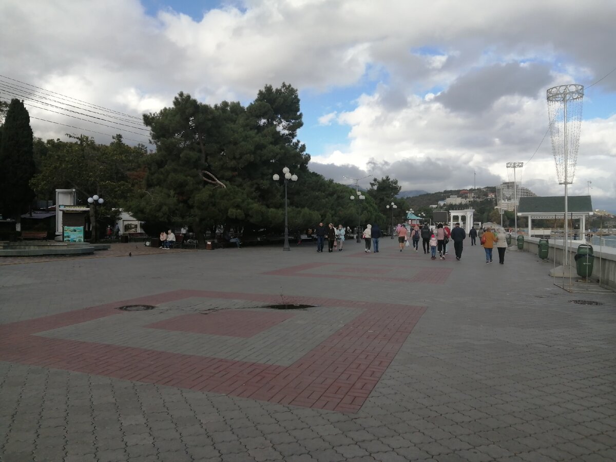 Набережная Алушты