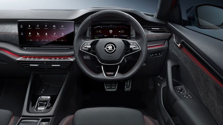 Сейчас  моторы в обоих исполнениях Skoda Octavia vRS работают в паре с МКПП, но  немного позже появятся еще два варианта — 2,0-литровый 197-сильный  «дизель» и Octavia RS с электрической силовой установкой. Octavia RS  получит 17-дюймовые колесные диски, спортивный обвес, светодиодные  матричные фары, адаптивный круиз-контроль, спортивные передние сиденья,  черный потолок и современный мультимедийный комплекс.