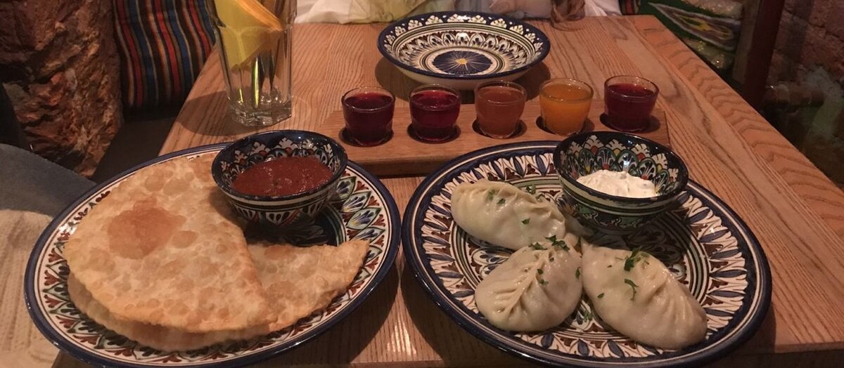 Чебуреки, манты, настойки... что еще нужно для счастья?