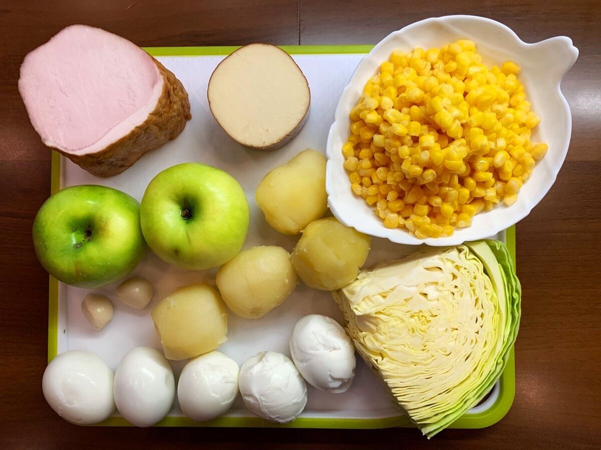 Подготавливаем все для салата