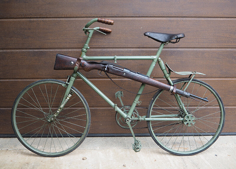 Велосипед Bianchi Truppa modello 1925 из коллекции Веломузея Андрея Мятиева. Вместо использовавшегося берсальерами карабина системы Каркано, на велосипеде закреплен немецкий карабин Маузер G-98K.