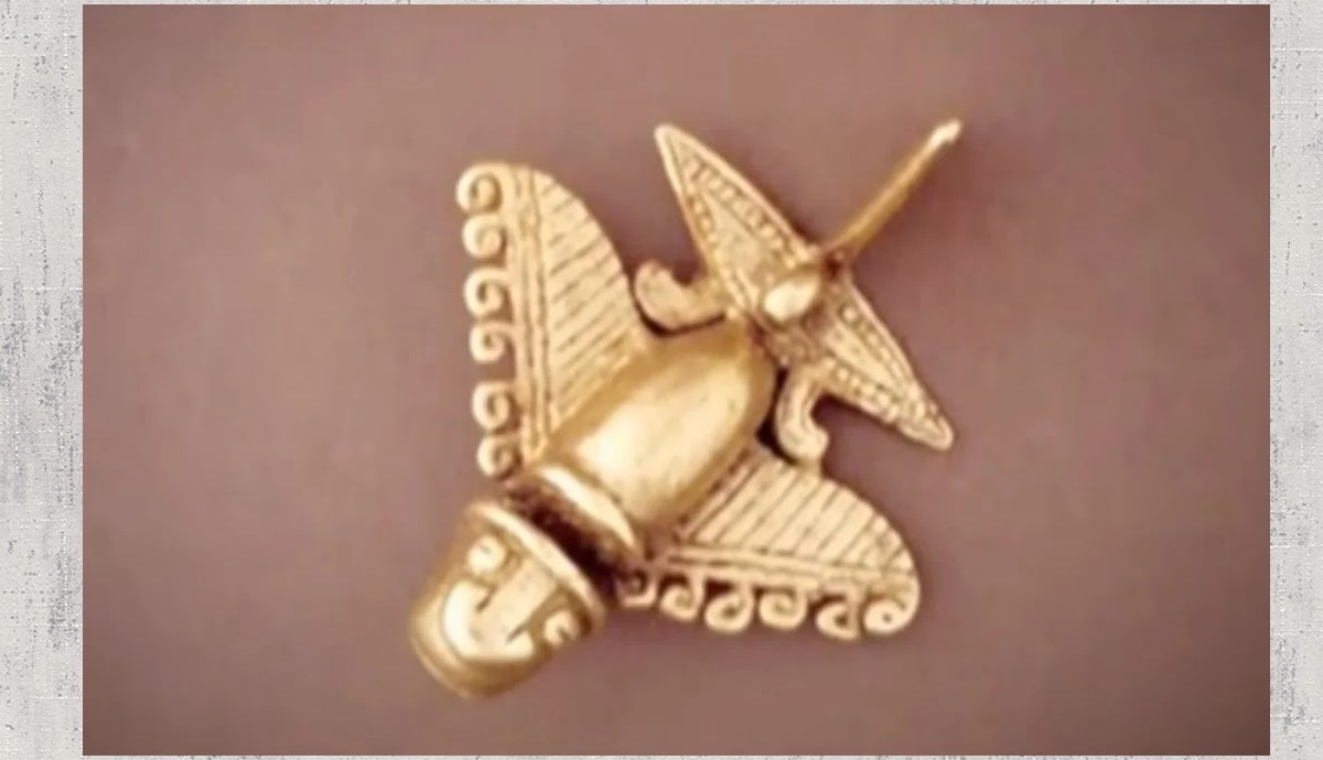 золотая фигурка колибри или самолет?