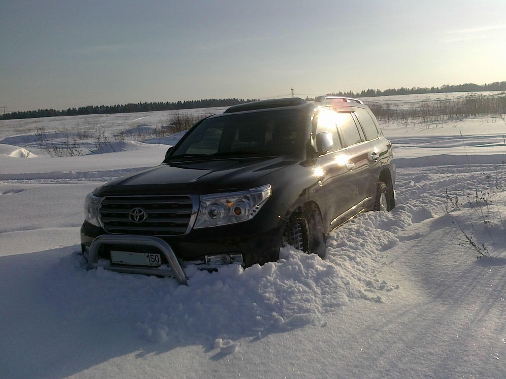По снегу