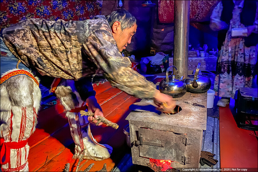 — А как мы будем спать? Там отель рядом с чумом или нужно будет ехать? — наша Катя, как обычно, задала вопрос, от которого брызнули слёзы из глаз.-7