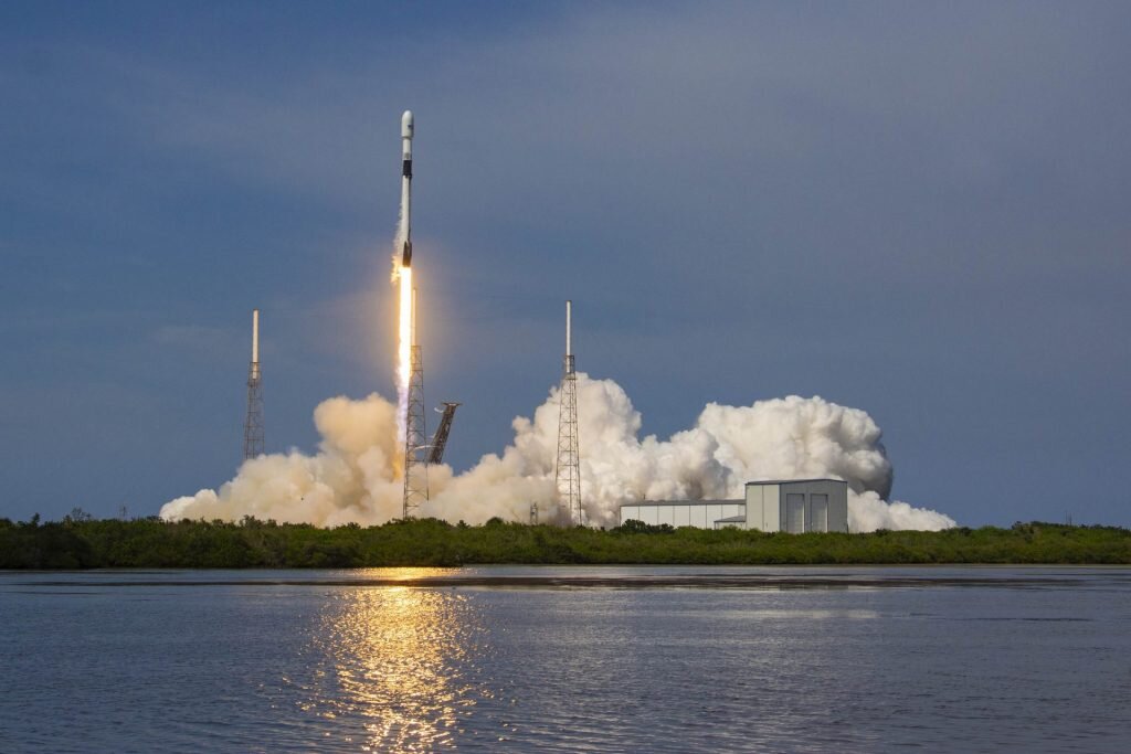 Запуск Falcon 9 Block 5 (фото SpaceX)