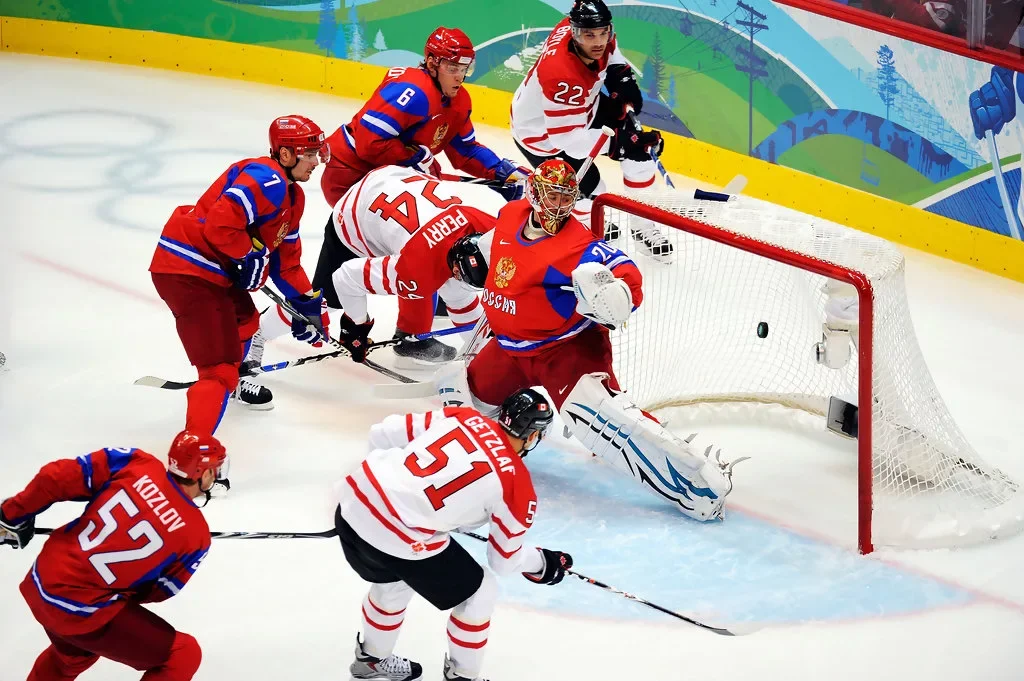 Фото, источник Google. Картинки. Райн Гетцлаф забивает первый гол в ворота сборной России