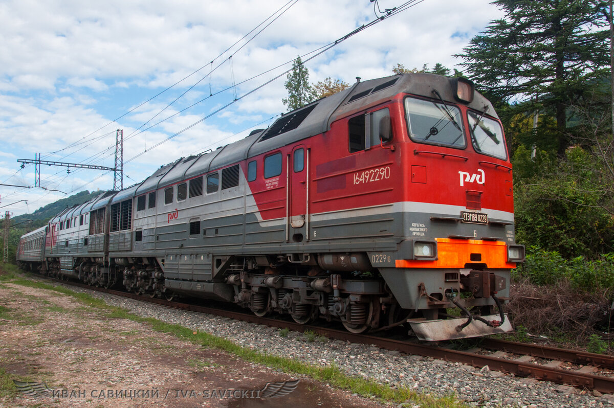 2ТЭ116У-0229, ст. Новый Афон, 2019 год.