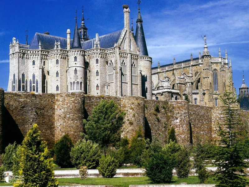 Национальный собор и епископский сад