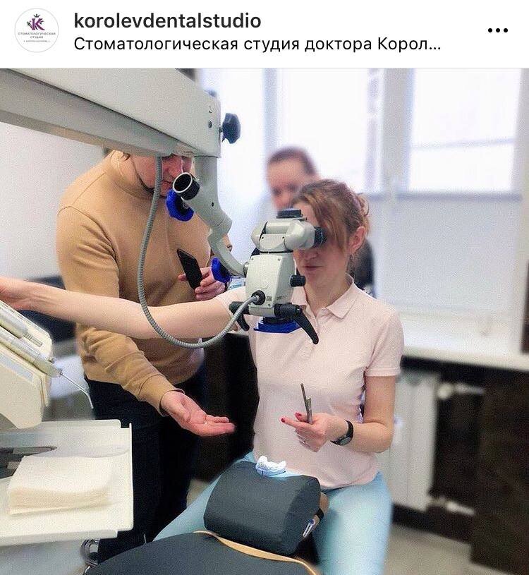 Королев Андрей Игоревич и Шиманова Светлана Михайловна во время обучения работе с микроскопом.