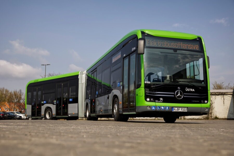 Mercedes-Benz начал поставлять электробусы eCitaro с новыми мощными батареями