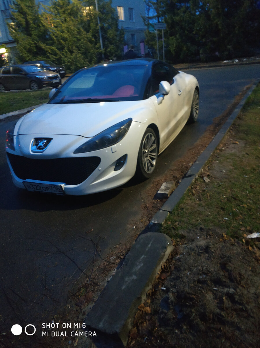 Изначально RCZ планировался как обычный концепт-кар, однако он получил хорошие оценки критиков, хорошо отозвались и простые покупатели. Поэтому Peugeot учли это и решили, что автомобиль стоит пустить в производство. Предсерийный образец был очень близок к оригинальной концепции в плане стиля и дизайна, тем не менее был внесён ряд поправок, таких как двойная выхлопная система справа, вместо центрального расположения у концепта.