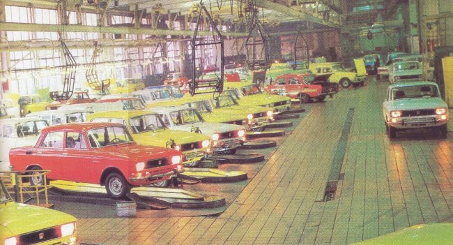 Для того чтобы выпустить миллионный автомобиль, АЗЛК потребовалось много лет, ВАЗ справился с этим всего за 2 года