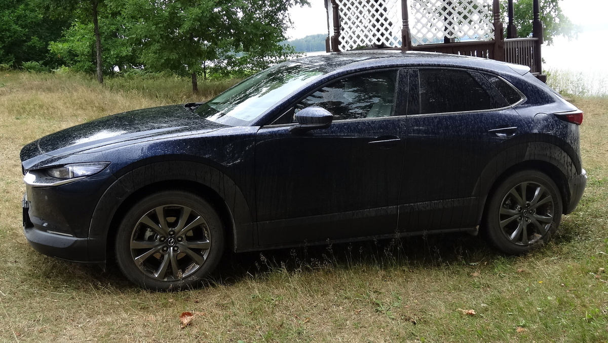 Дизайн CX-30 тоже весьма интересный