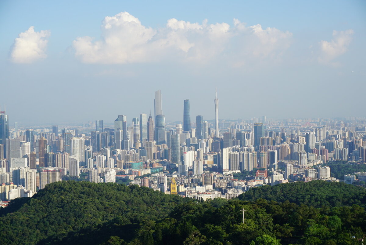 Вот так выглядит Гуанчжоу. Фото сделано ещё в 2018 году. 