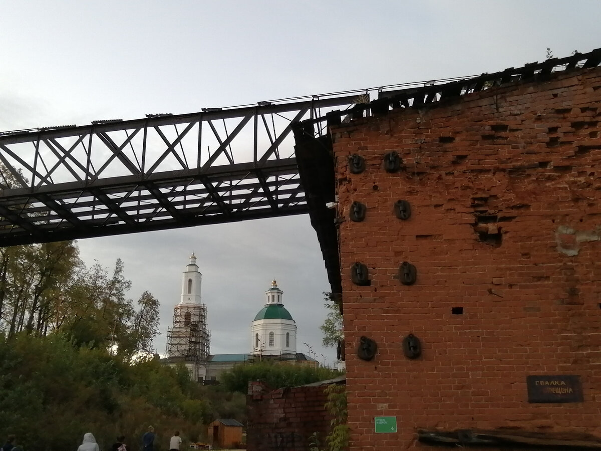 Вид на церковь Симеона и Анны с завода. Фото автора