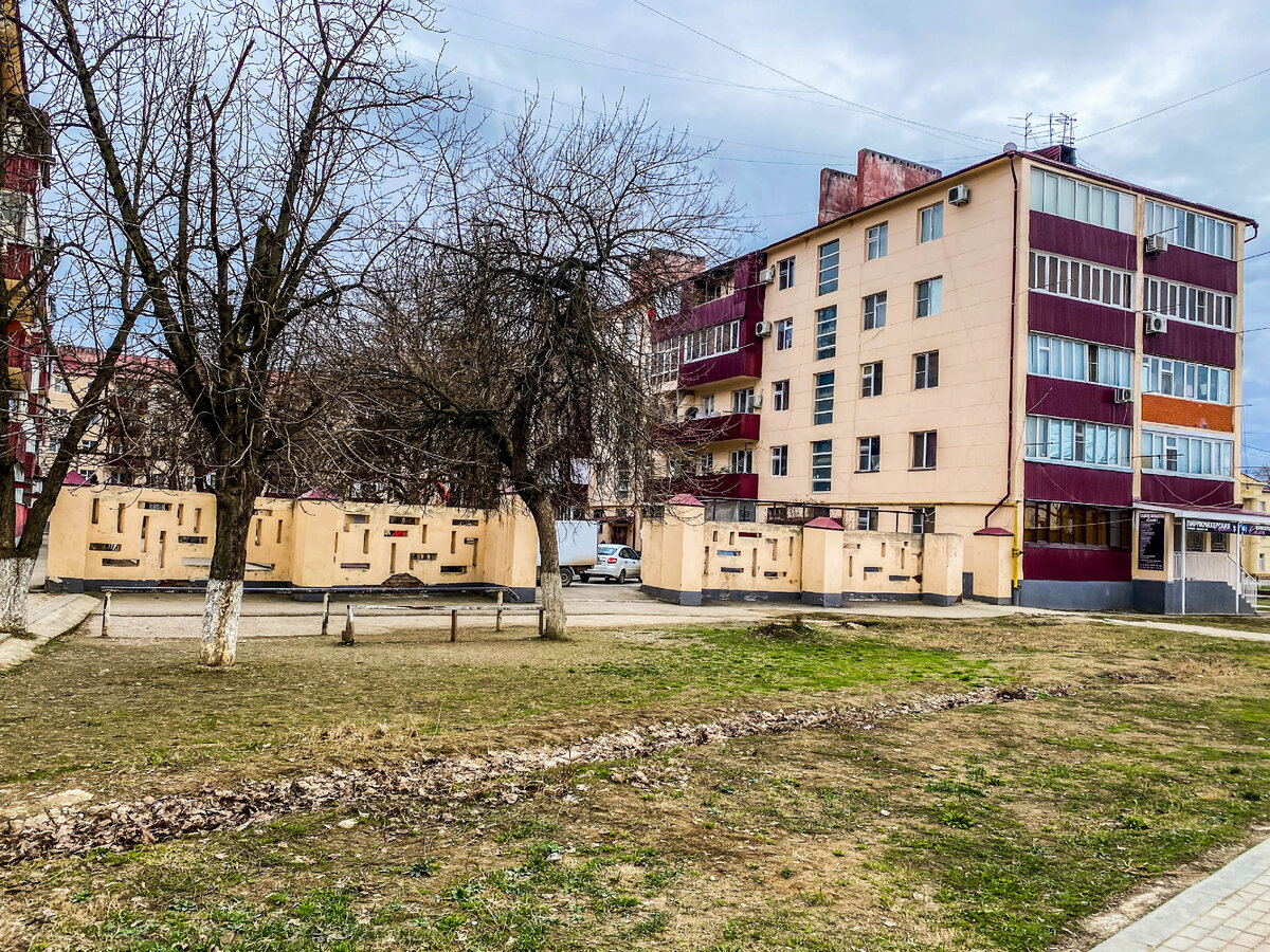 Спальный микрорайон Грозного Алды, или Черноречье, рядом с Грозненским  морем. Прогулялся по нему и посмотрел, как он живет | Прекрасное рядом |  Дзен