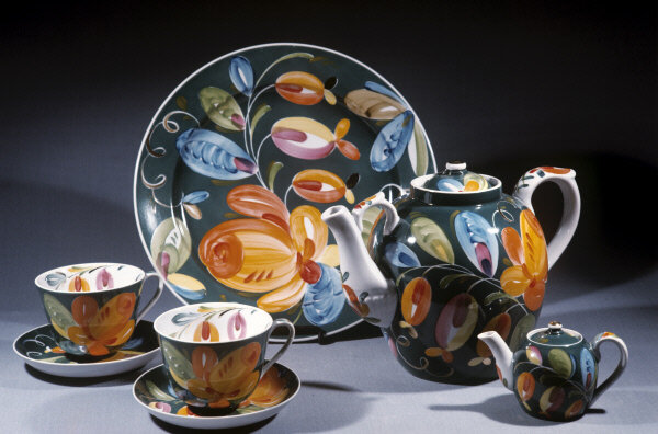 Валентин Городничев. Сервиз «Устинья». 1973. Дулёво. РИА Новости. Фото № 546808. Источник: visualrian.ru