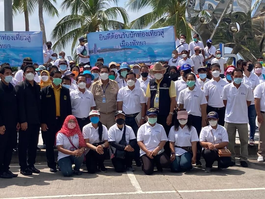 Это вот видимо, владельцы бинеса - кафешек, пляжных зонтиков, отелей и аттракционов