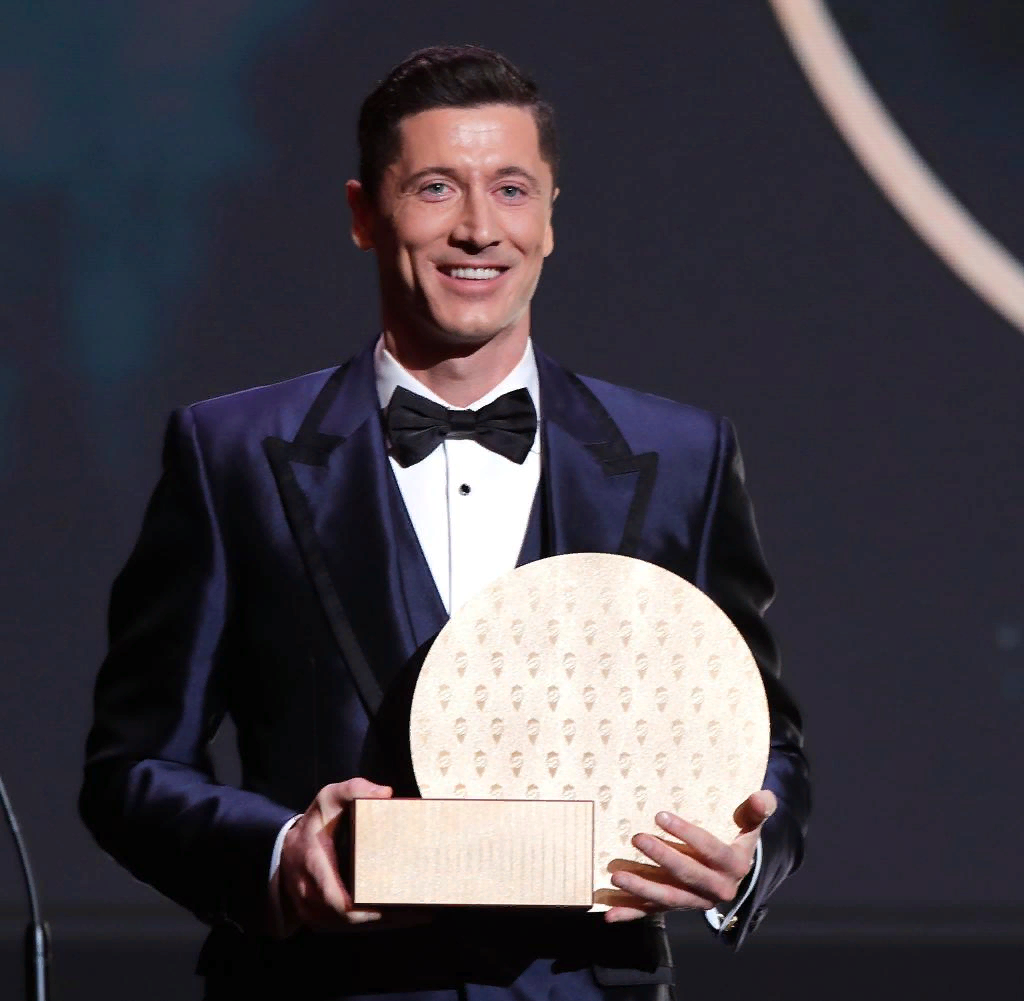 Роберт Левандовски лучший форвард в мировом футболе в 2021 году. Источник фото: sports.ru