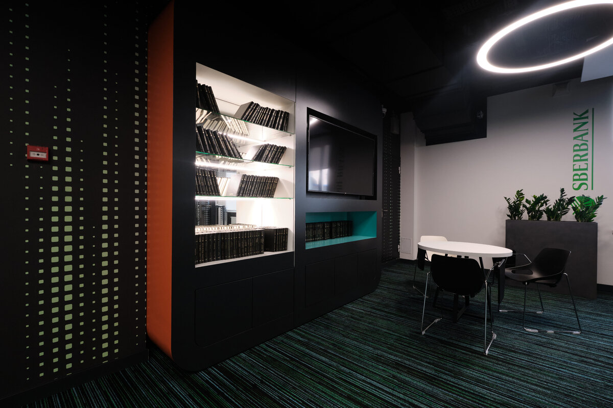 IT School Sberbank, продукция: NAYADA-Standart, NAYADA SmartWall H5/H7, двери Intero W, NAYADA-Crystal и др.
