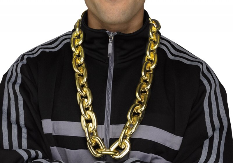 Златая цепь на дубе том... Фото с сайта https://ndn.info/novosti/27977-kilogrammovoj-zolotoj-tsepi-lishilsya-zhitel-novosibirska