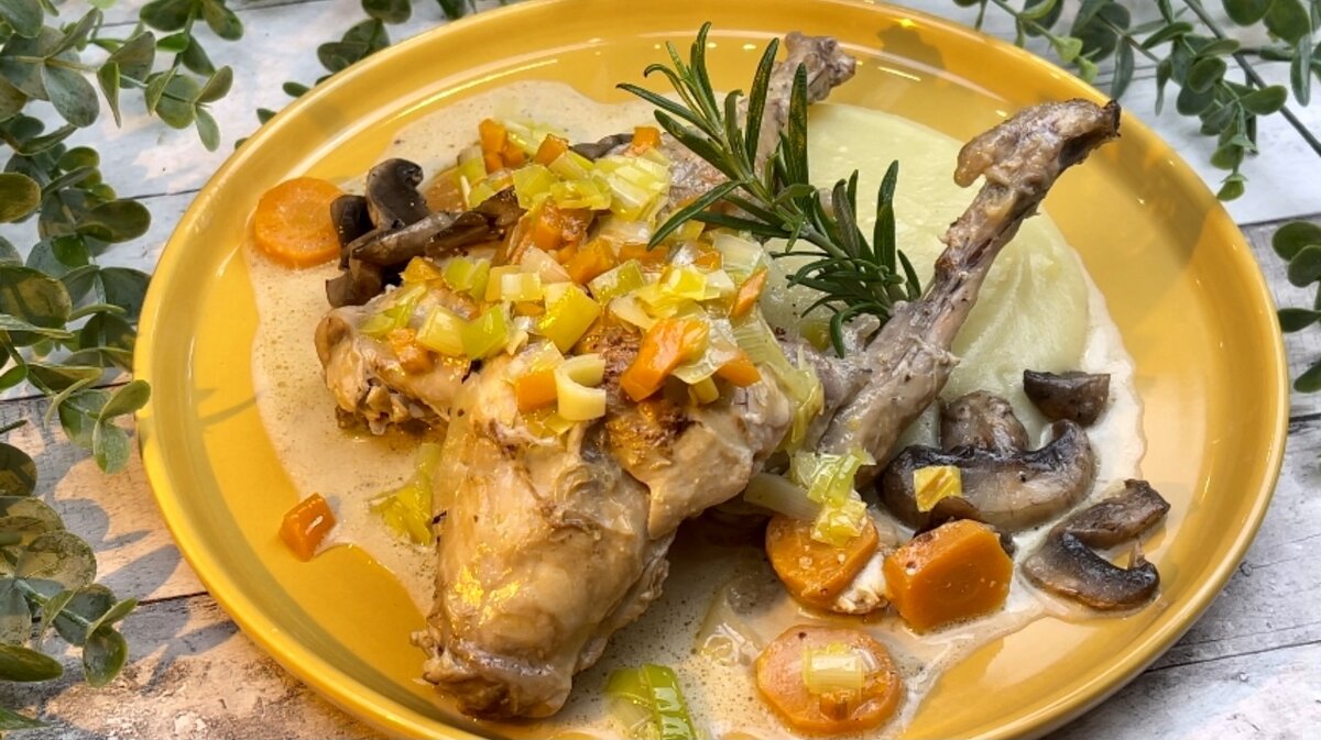 Râgout de lapin au romarin Ragoût de lapin, Recette lapin, Lapin roti