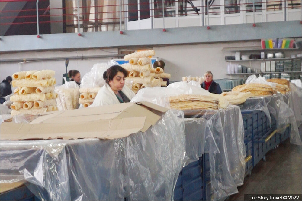 Армения - Как армяне едят лаваш? Зашел на рынок - узнал способы, которые не используют русские