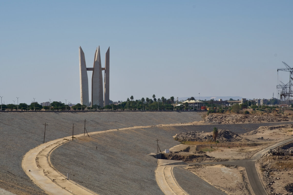 Асуанская плотина в египте фото