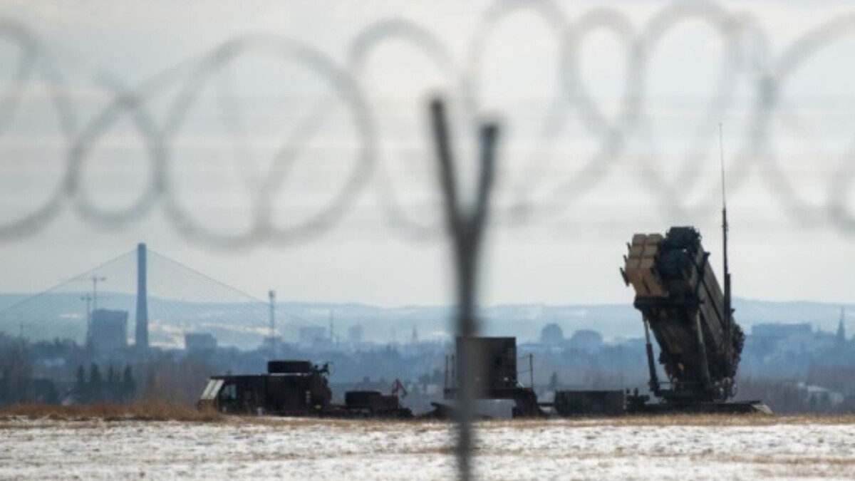 Ниинисте обосновывает это тем, что страна меняет самостоятельность на безопасность. 