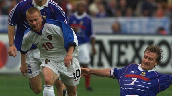    Александр Панов в матче со сборной Франции.© PHILIPPE DESMAZES