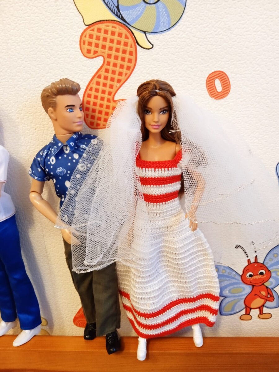 Удивительно как эти двое подходят друг другу. А его взгляд)