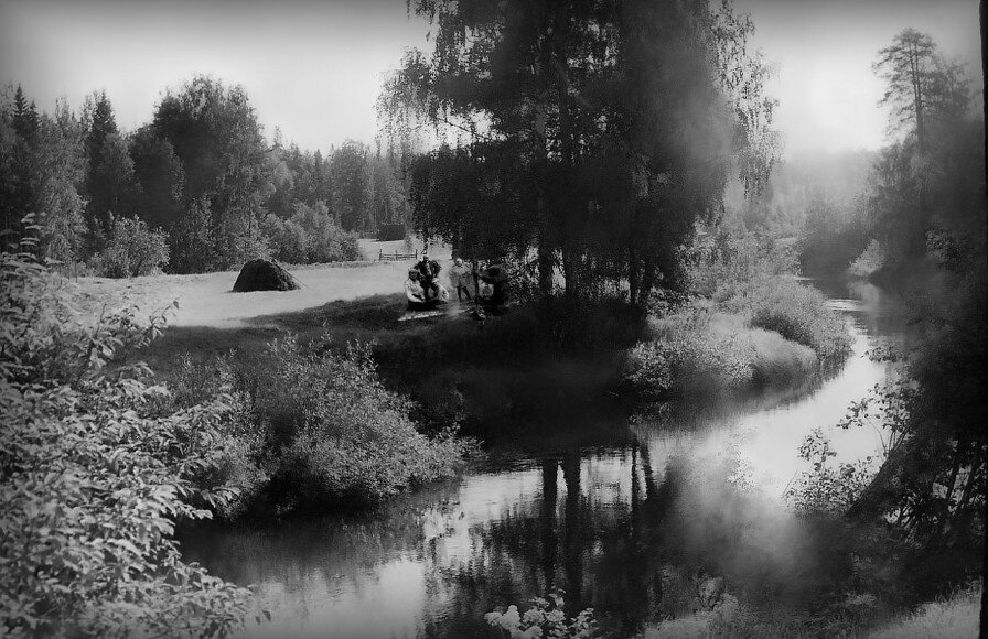 На лесной пожне в пяти км от деревни