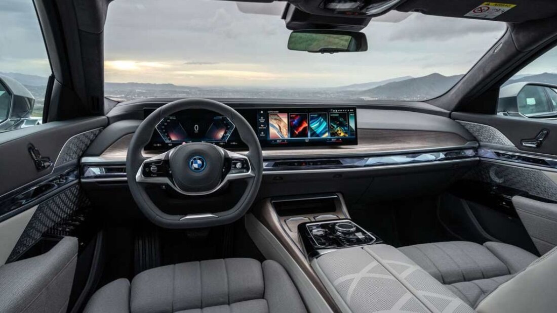 BMW i7