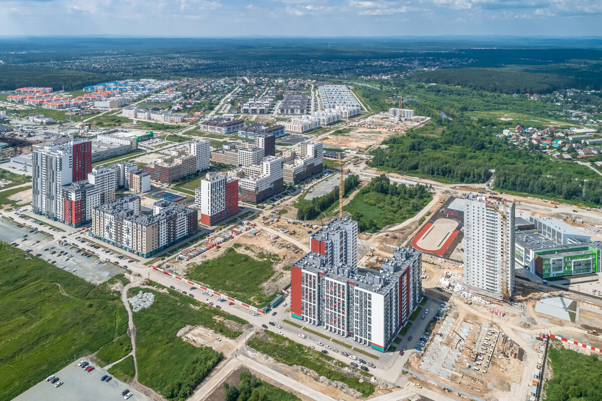 Сейчас в «Меридиане» уже сдано 5 корпусов, возводятся еще 3 дома и паркинг, готовится к открытию образовательный центр