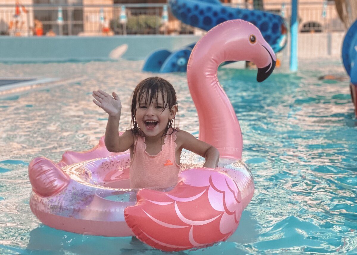 Чтобы вы понимали, это наш первый день в Сочи и Арья (моя дочка) уже загорелая