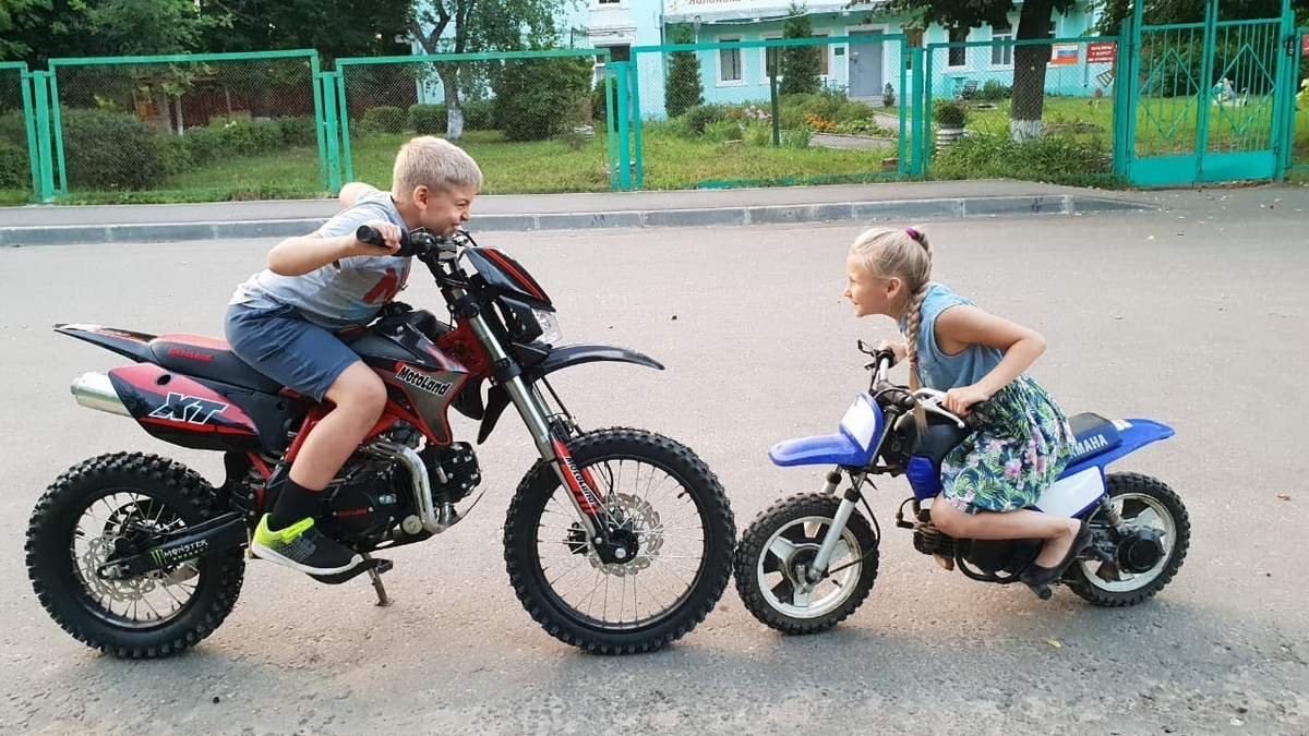 Питбайк для детей. Маленький мотоцикл. Мотоцикл питбайк для детей. Питбайк маленький для детей. Мопед в 14 лет можно ли