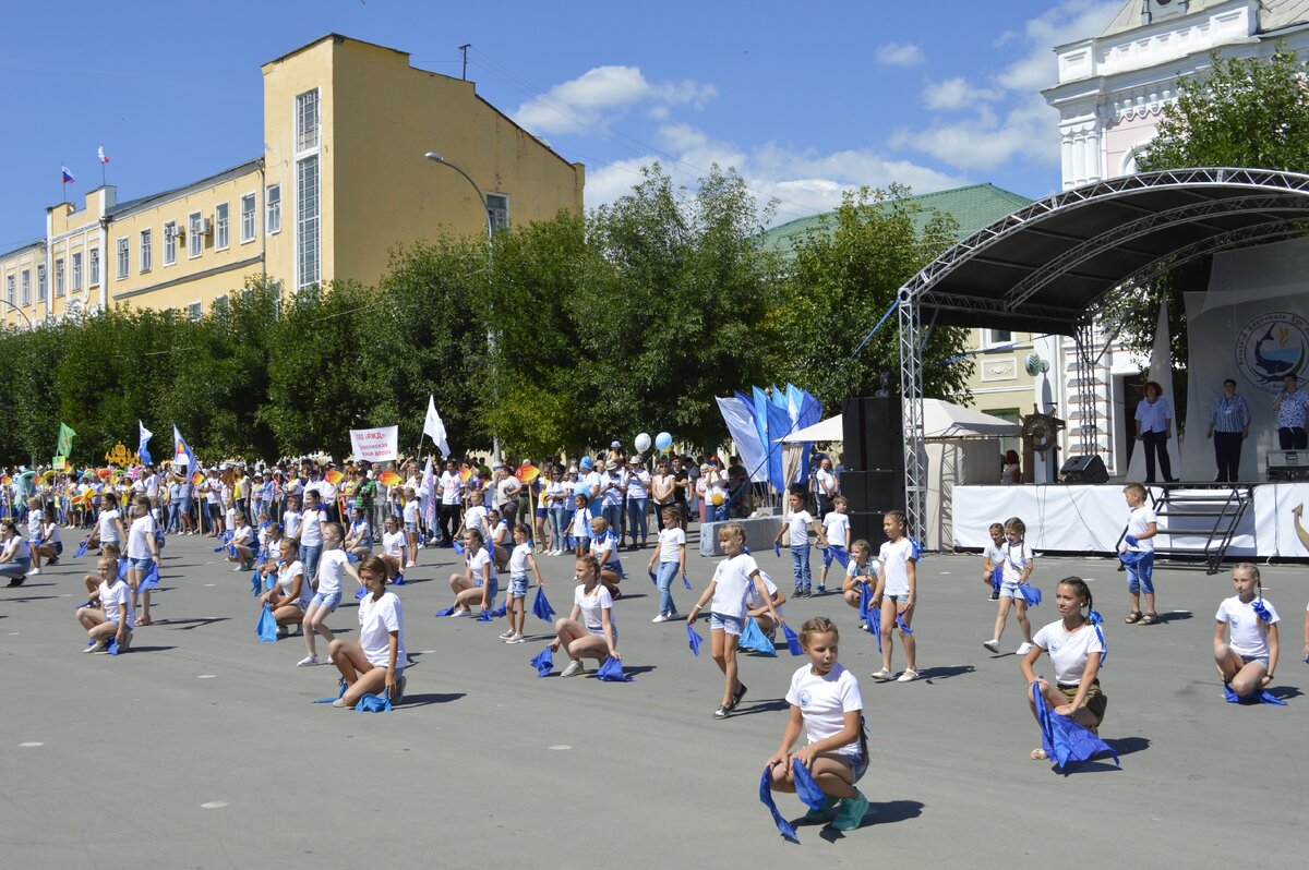 Выступление на центральной площади
