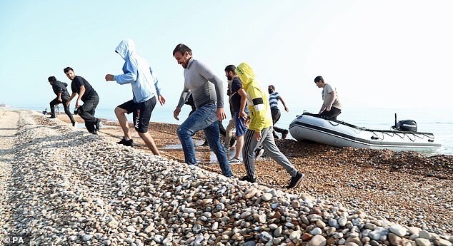 Великобритания и Франция заключают историческую сделку по борьбе с мигрантами