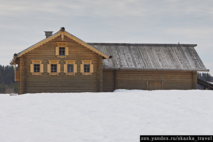 Изба в деревне