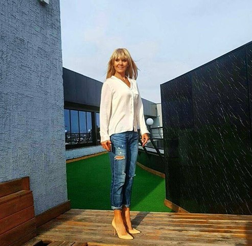 Романс "Судьба,небеса над нами" 
Тучи над нами,грусть в душе,
Краса,твой взгляд вспоминаю.
Мне улыбнулась во сне,
О тебе мечтаю.

Судьба,небеса над нами.
Я иду навстречу мечте,
Я очарован твоими глазами,
Судьба,небеса над нами.

Мелодия в облаках звучит,
Твой голос покоряет,
Красавица,душа тобой болит,
Моя страсть пылает.

Судьба,небеса над нами.
Я иду навстречу мечте,
Я очарован твоими глазами,
Судьба,небеса над нами.

Судьба,небеса над нами.
Я иду навстречу мечте,
Я очарован твоими глазами,
Судьба,небеса над нами.

04.06.2019 год.