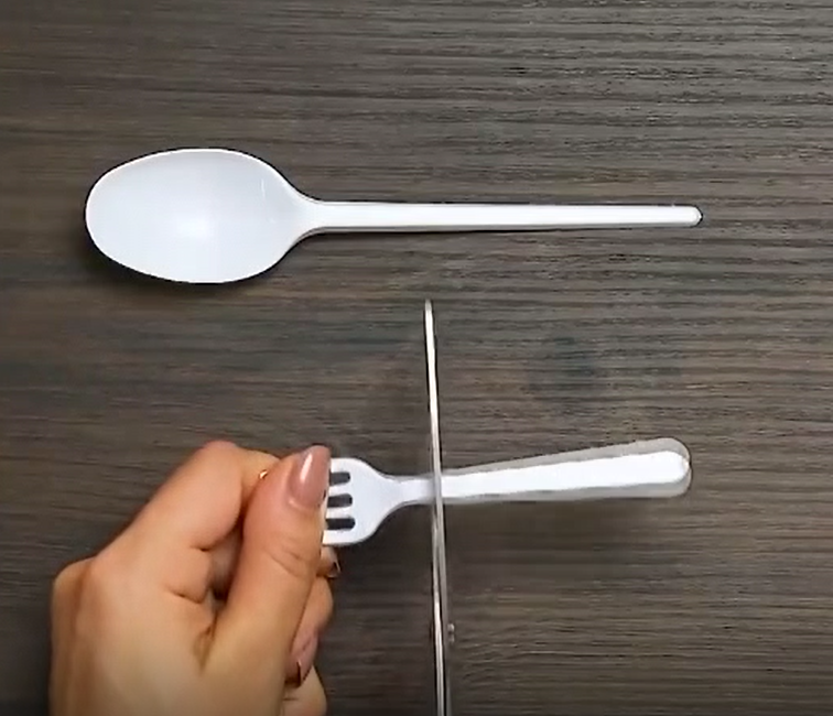 Фото из видео вилка-ложка для лапши