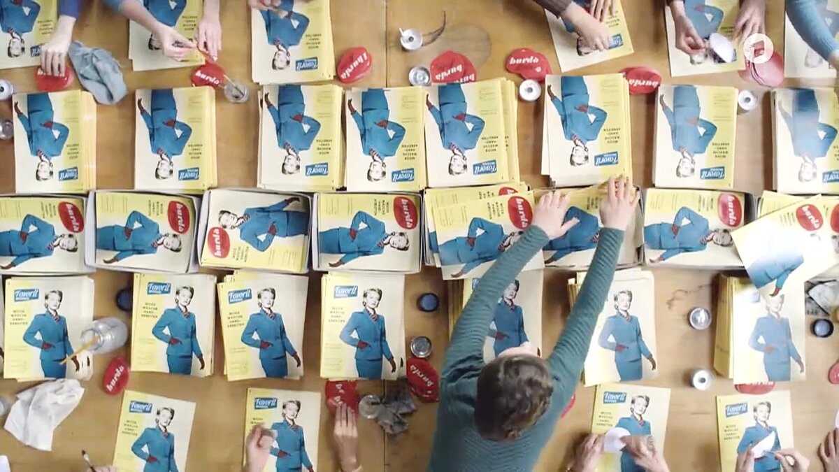 Кадр из фильма. Первый выпуск журнала и появление названия