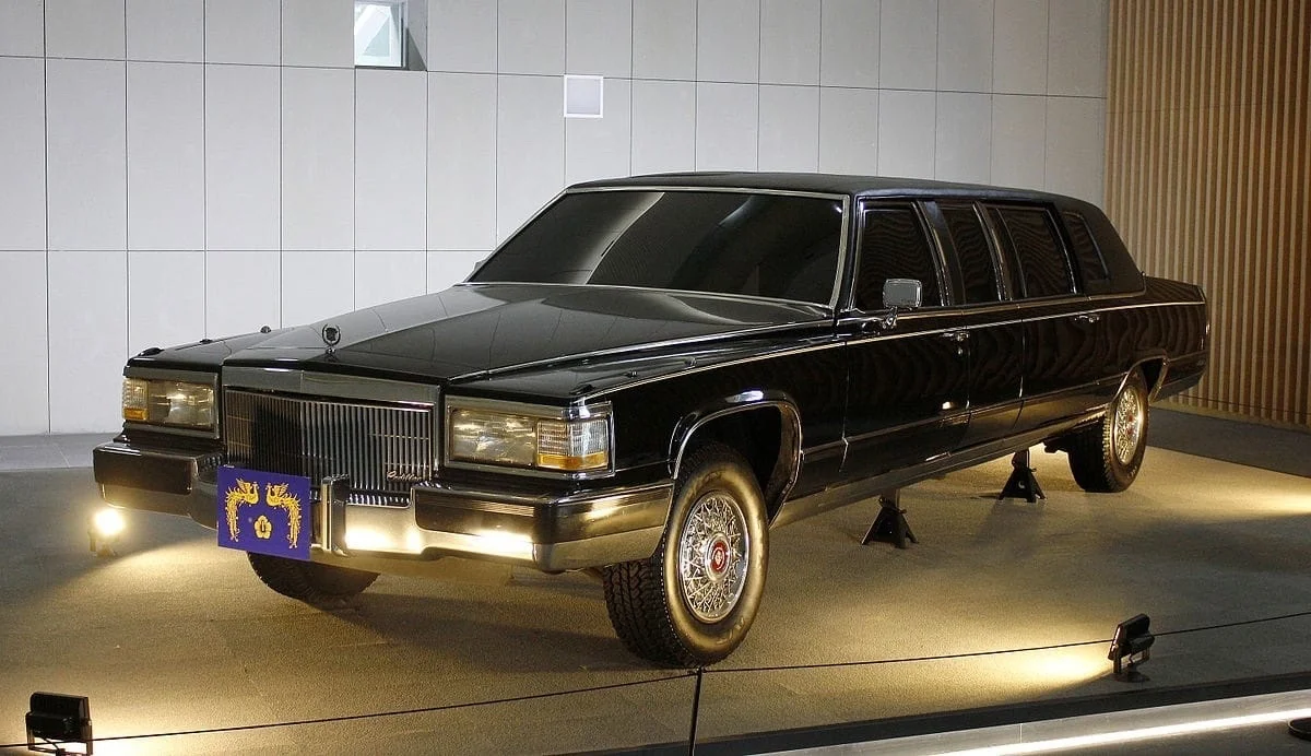 cadillac fleetwood brougham лимузин