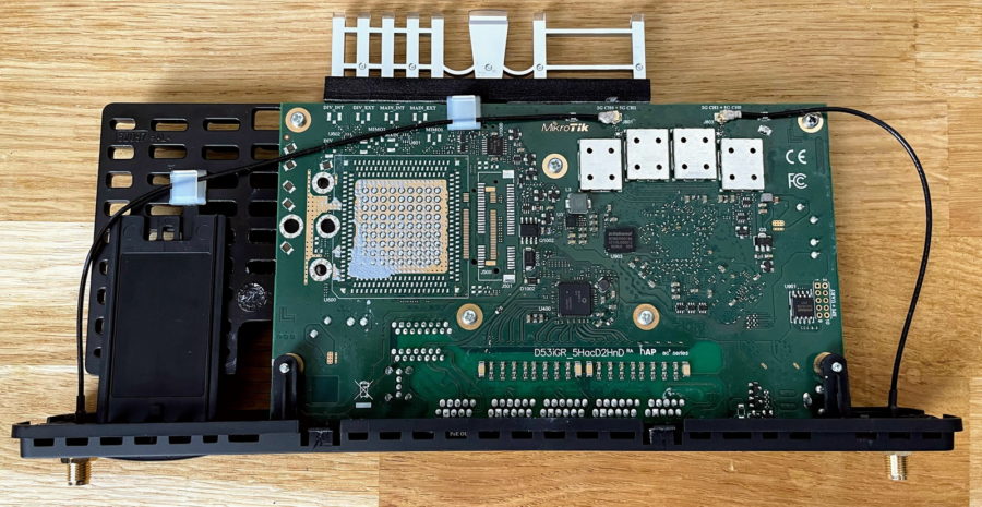 Обзор роутера Mikrotik hAP AC3: медленный Wi-Fi, страшная прошивка и тюбик термопасты6